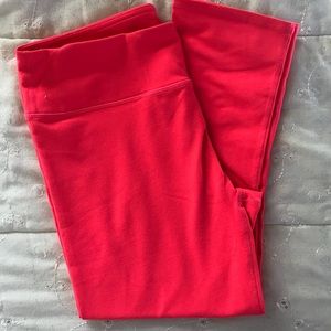Fabletics Capri in Pink